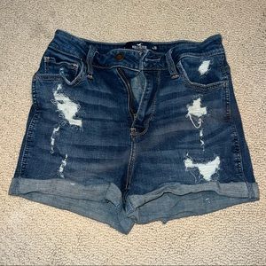 Hollister Curvy High Rise Short 3 inch inseam Size 3